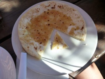 La Sfakiapita, sorte de galette avec du fromage frais dedans (mizithra) que l'on peut couvrir de miel